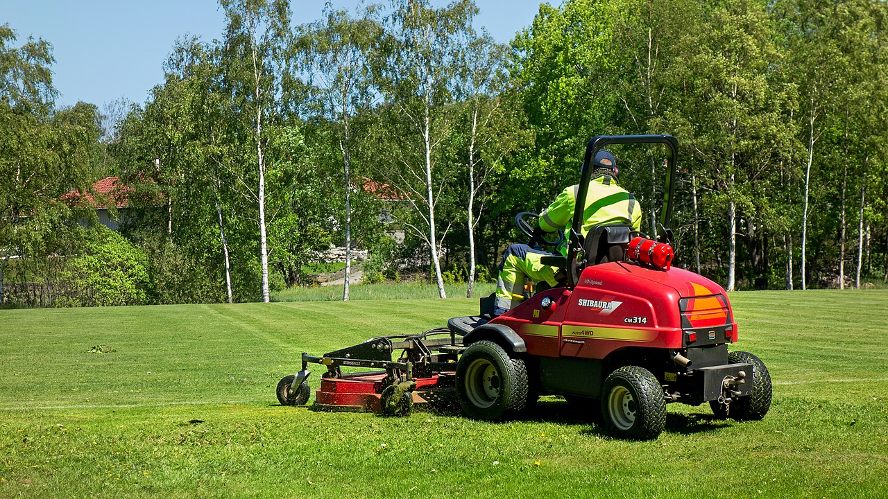 Mower Hygiene: Safeguarding Against Weed Spread